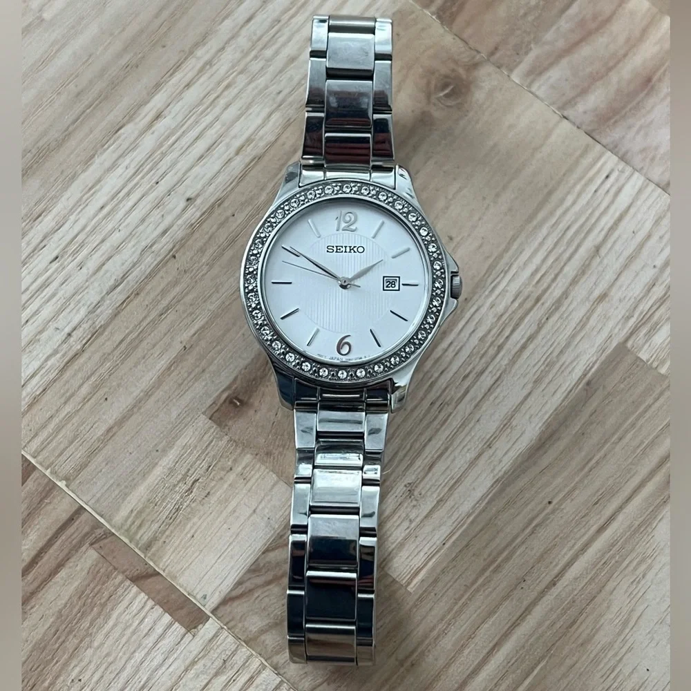 Seiko Ladies Watch Crystals Stainless Bracelet Dial Hands Date Window
